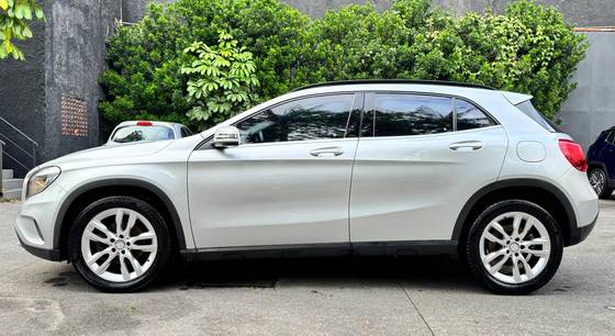 MERCEDES-BENZ GLA 200 1.6 CGI STYLE 16V TURBO FLEX 4P AUTOMÁTICO MERCEDES-BENZ GLA 200 1.6 CGI STYLE 16V TURBO FLEX 4P AUTOMÁTICO